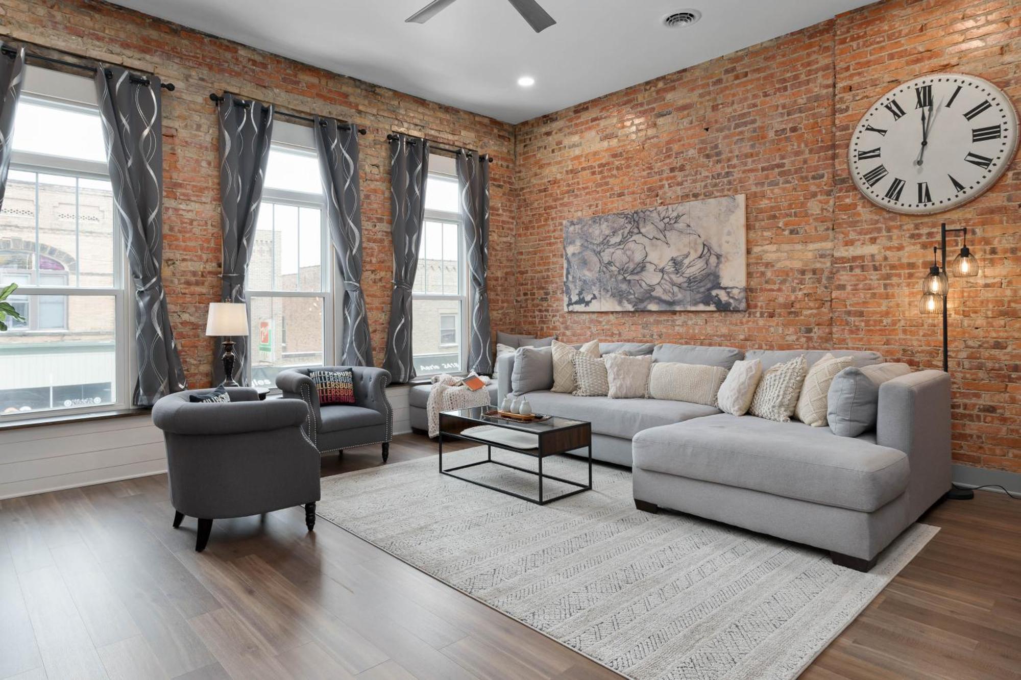 Spacious Luxury Apt In Historic Downtown - Oh Amish Country 밀러스버그 외부 사진