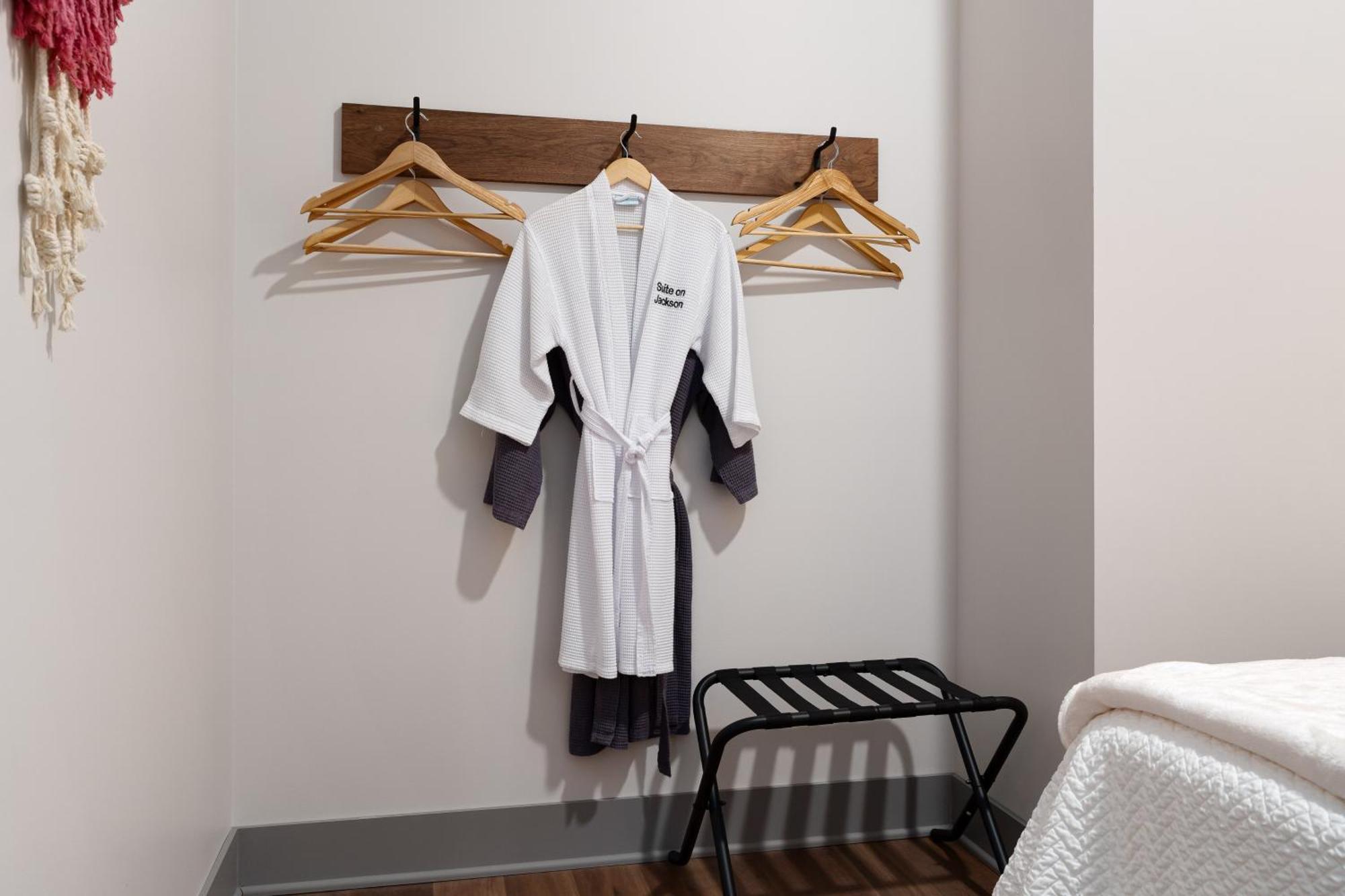 Spacious Luxury Apt In Historic Downtown - Oh Amish Country 밀러스버그 외부 사진