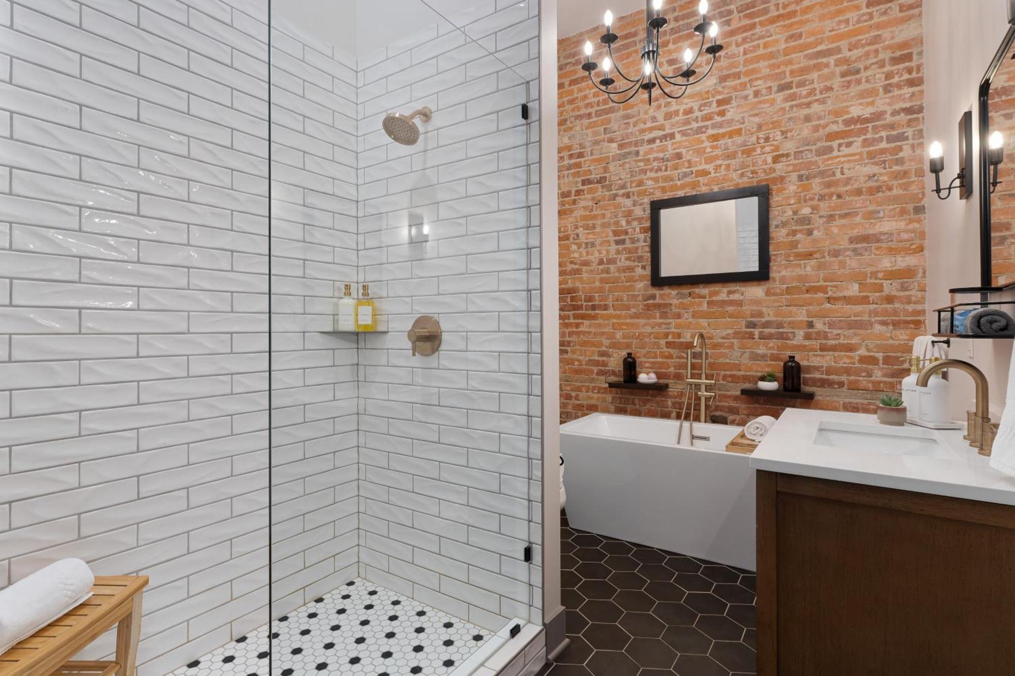 Spacious Luxury Apt In Historic Downtown - Oh Amish Country 밀러스버그 외부 사진
