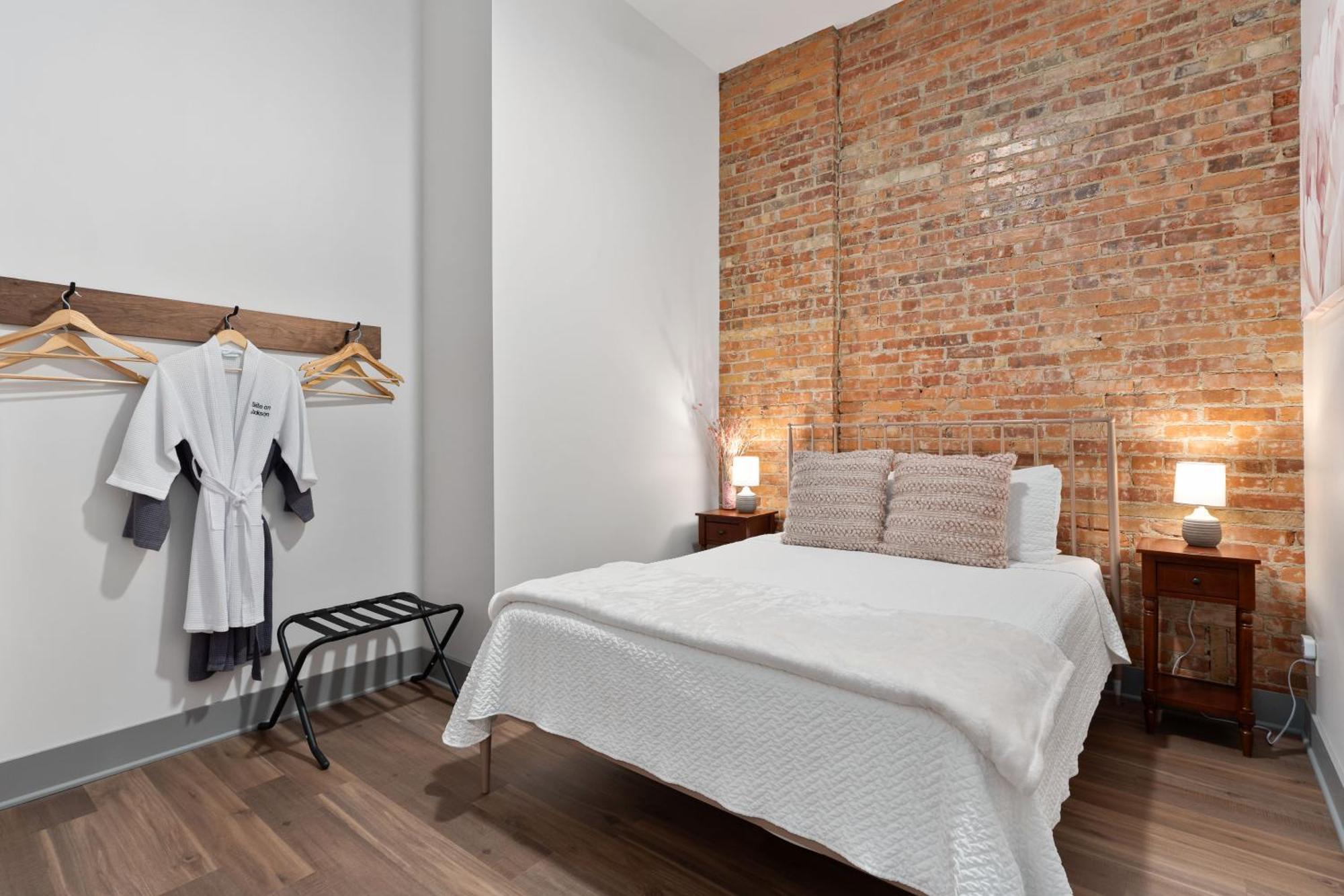 Spacious Luxury Apt In Historic Downtown - Oh Amish Country 밀러스버그 외부 사진
